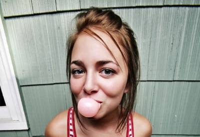 What Are The Effects of Chewing Gum on Teeth?